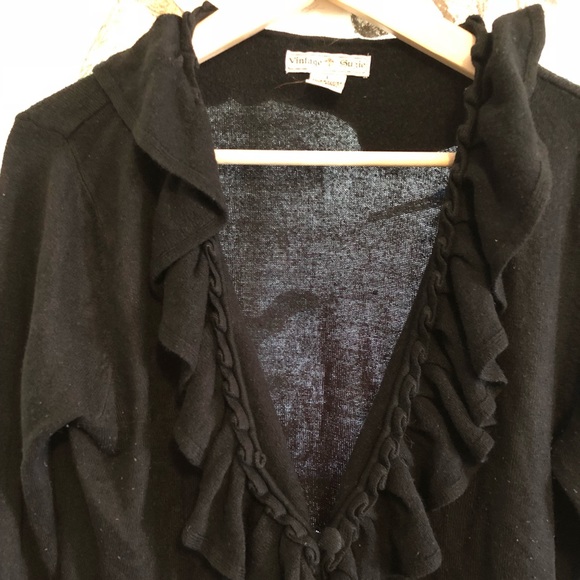 🌬Beautiful Soft Ruffled Cardigan Sweater! - Picture 2 of 4